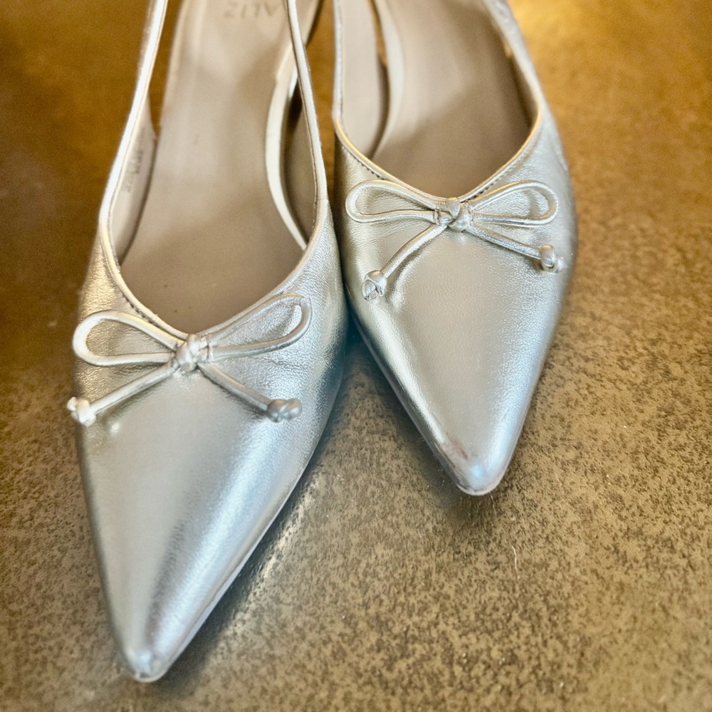 Naturalizer Eliza Silvery-gold Metallic Slingback Heels – Size 9.5